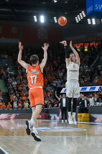 渐汇聚成影 渐汇聚成影